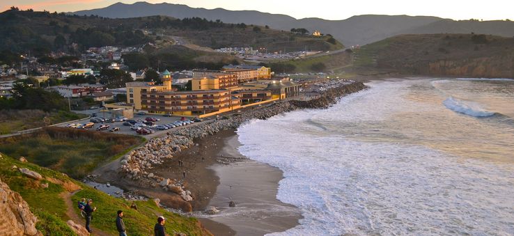 Rockaway Beach in Pacifica (©Carol Camacho)