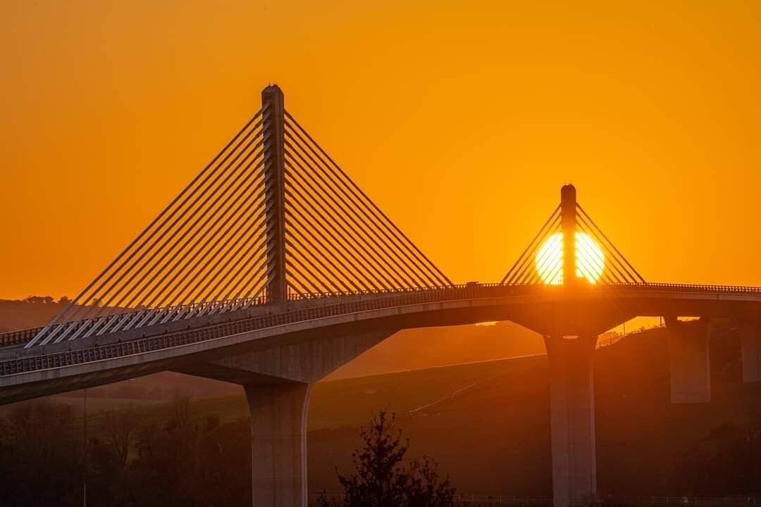 Setting Sun at RFK Bridge
&copy; @changinglight.ie  2020

Setting sun captured at the perfect moment planned with @photopills and literally 10 seconds to capture using the telephoto. Image has received the title of &quot;The Great Pyramids of New Ros