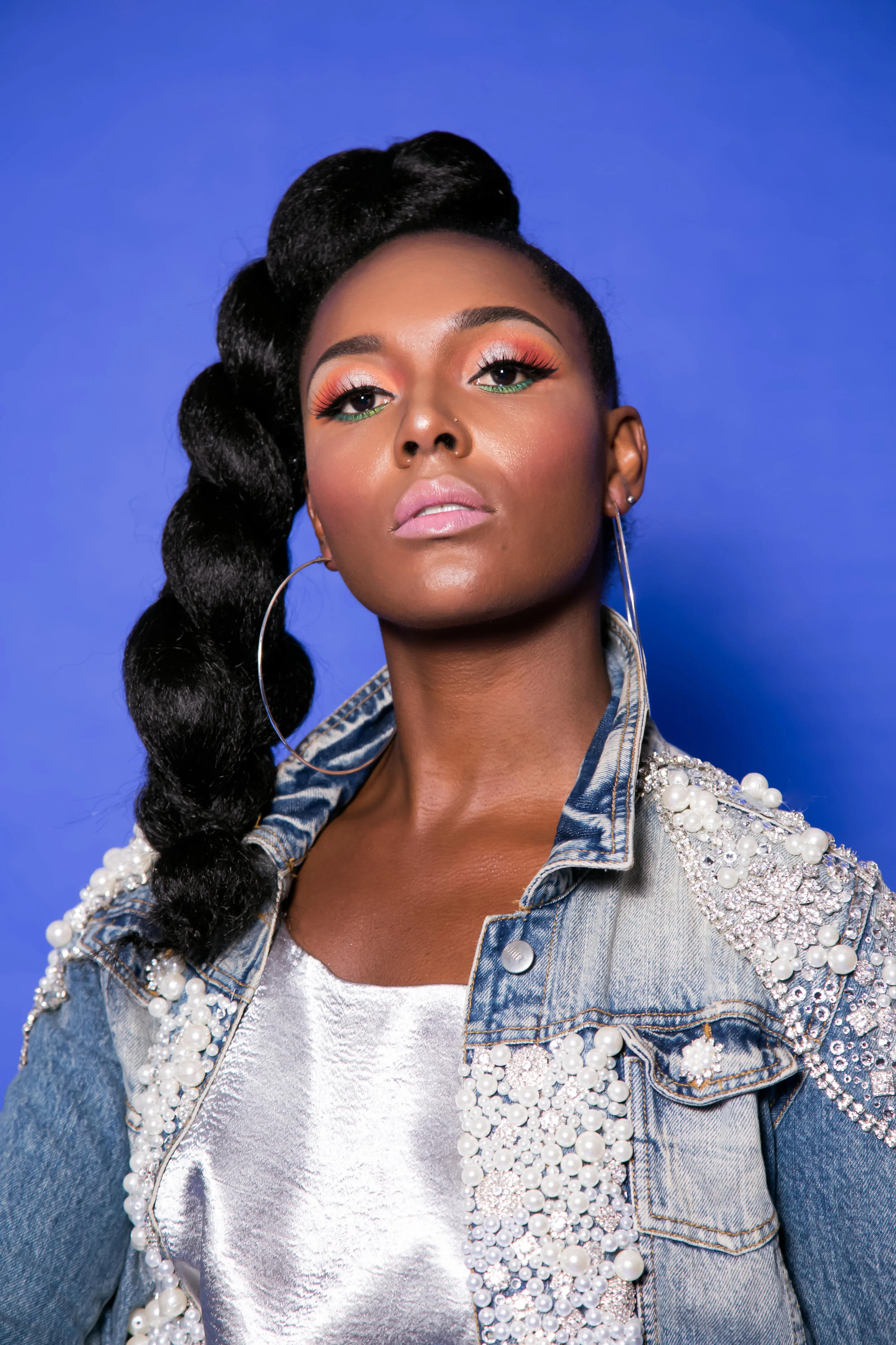 Face :Black Opal Brows: NYX Brow Gel Blush: Mac Eye shadow: Urban Decay Electric Palette Lips: Cocoa Gold Cosmetics Pin Up