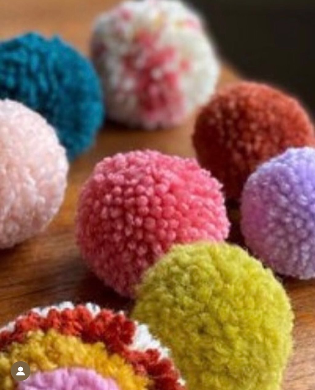 Looking forward to #woolapalooza craft festival this Saturday at the State Library Victoria 🙌 

I&rsquo;m going to be there from 11am at the drop-in POM MAKING WORKSHOP 💕 FREE EVENT 🧶🐑

There will be a bunch of knitting, crocheting and yarn-based