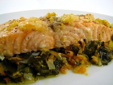 Salmāo com alho Francês e açafrāo