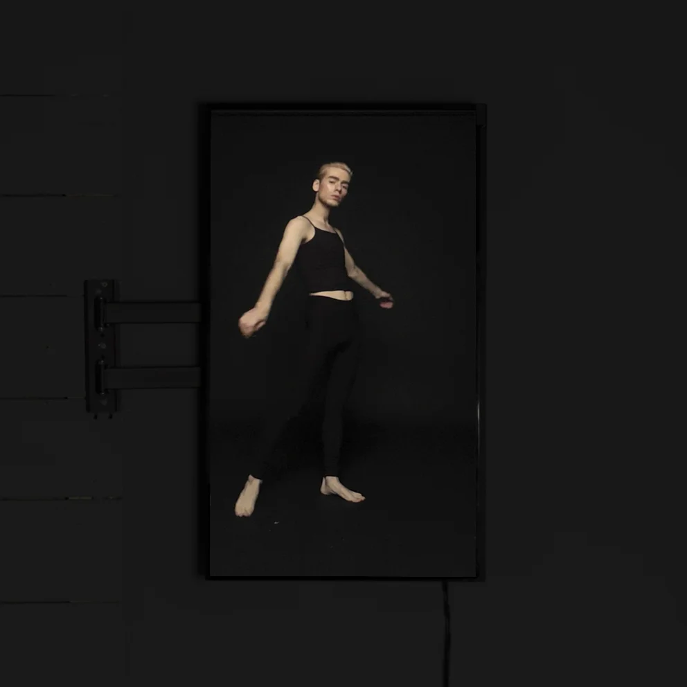 33_square.jpg