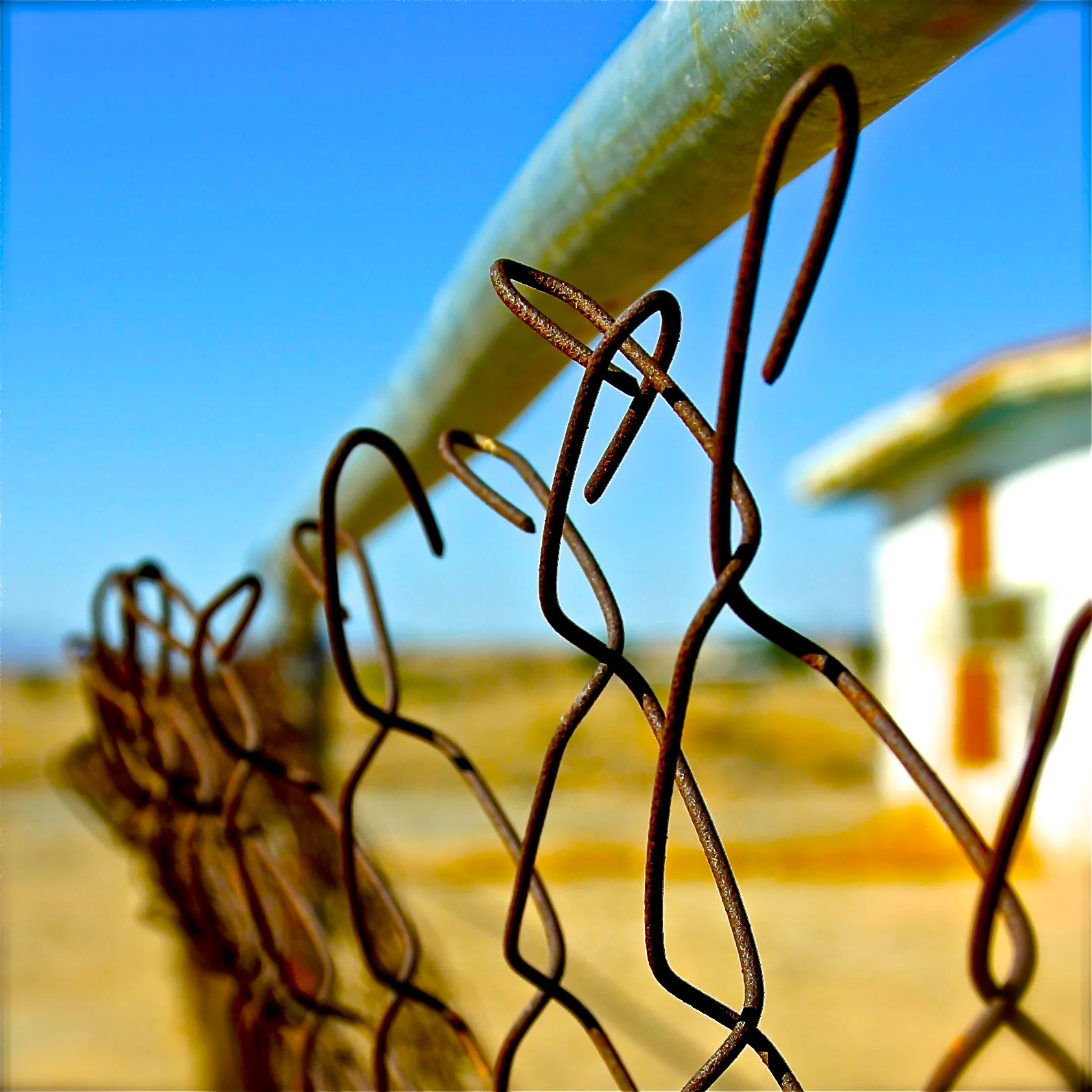 salton-sea-fence.JPG