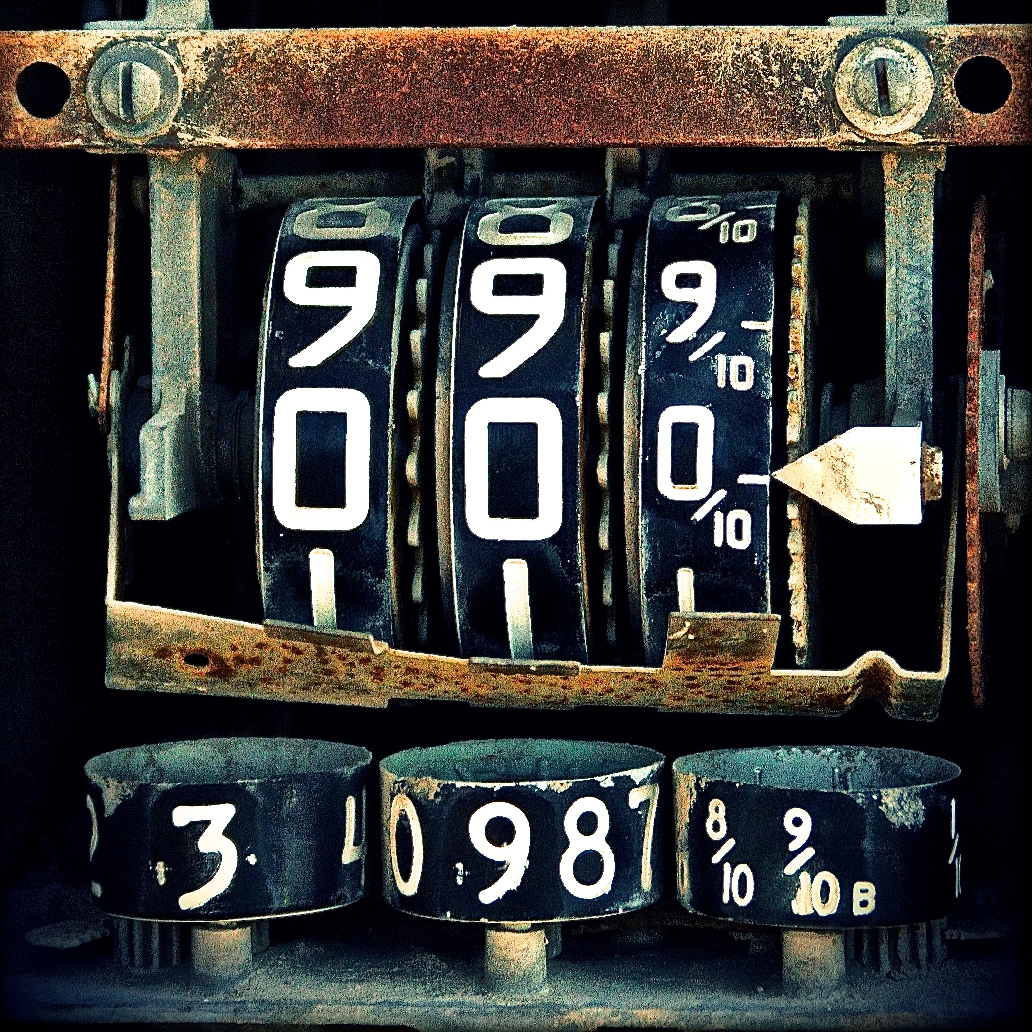 vintage-gas-pump.jpg