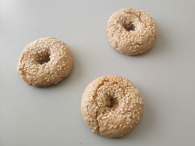 A friend introduced me yesterday to 2 ingredient bagels and this blew my mind!! (Thanks @melissa_mowry 💫) I modified the recipe to be dairy and refined flour free last night when the kids went to bed and I'm so happy to have fresh baked sesame bagel