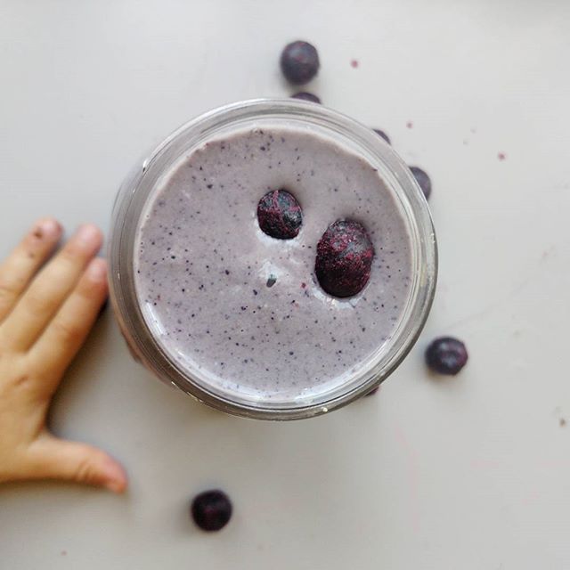 ✨M O M. H A C K.✨ Something I do to take the pressure off of mealtime...I make a smoothie for snack time filled will healthy things, so on the occasion my kids refuse to eat their meals (which let's be honest, happens all the time), I don't cave in a