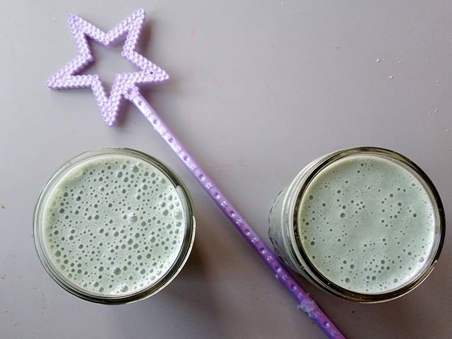 ✨Magic happenings on a Saturday!✨ When your post gym smoothie turns out to be frothy and this beautiful color AND your 4 year old approves of the way you fixed her broken fairy wand!!😌✨💫🎉 #reallife #magic #girlmom #smoothie #plantedfamilies #plant