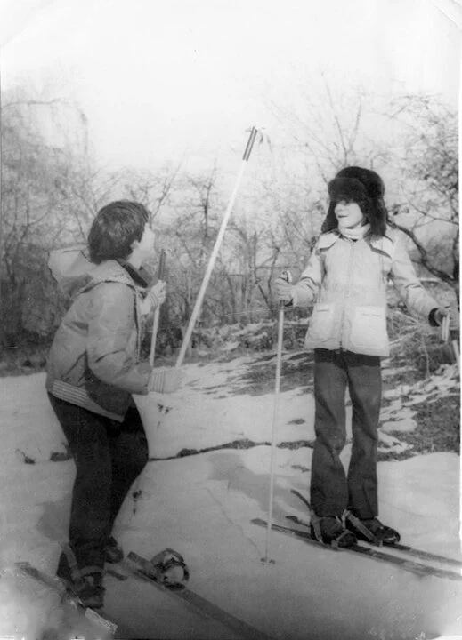 Էս մեր սիրեցյալ Նորքում ենք, Թատերական գործիչների հանգստյան տանը: Հեյ գիտի օրեր, ինչե՜ր ասես չենք արել էստեղ...