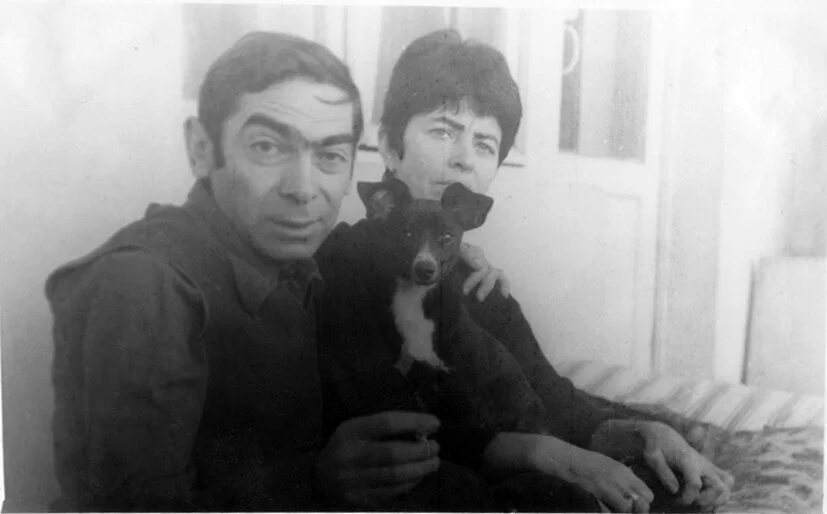 Ես մաման, պապան ու Մուլտիկը իրա նորածին ձագուկների` Տիմի ու Բիմի հետ մեր Բաղրամյանի տան երկար, դեռ այն ժամանակ բաց պատշգամբում 1978թ.