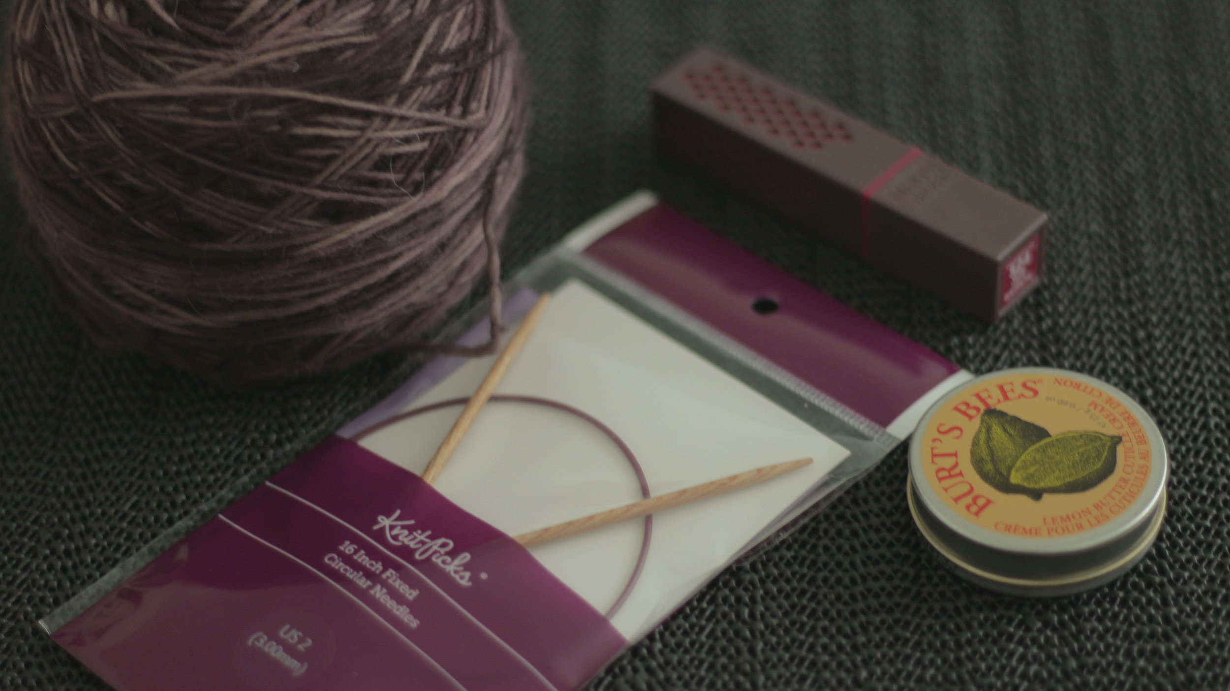  Laine : Manos Del Uruguay - Clara 100% Superwash Merino, 1 brin, couleur Amatista Aiguilles : KnitPicks - Sunstruck , bois de bouleau, 3mm, câble 16"