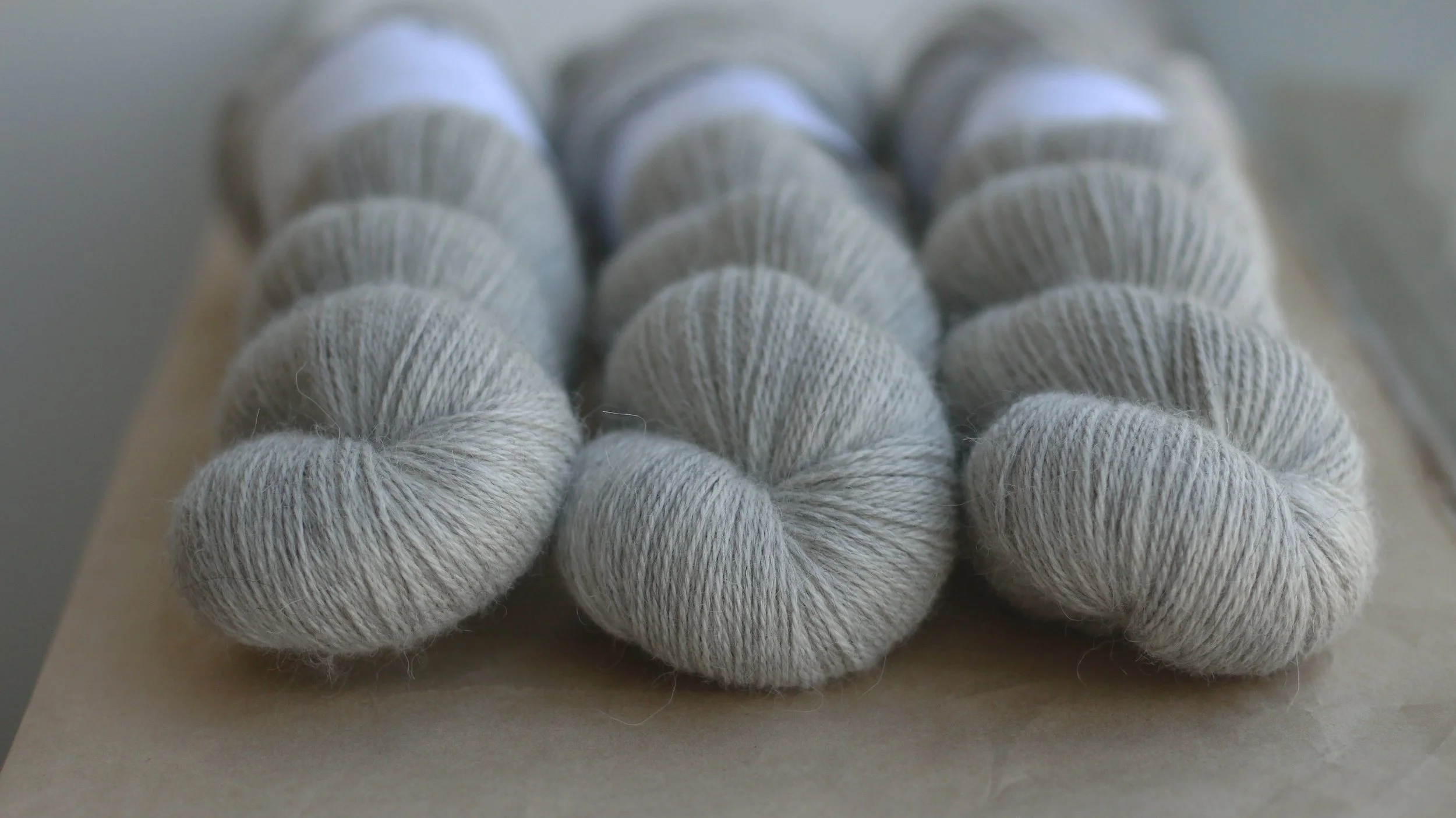 NOBLE  - Ecru (Balle 80g Réservé L. Charbonneau)