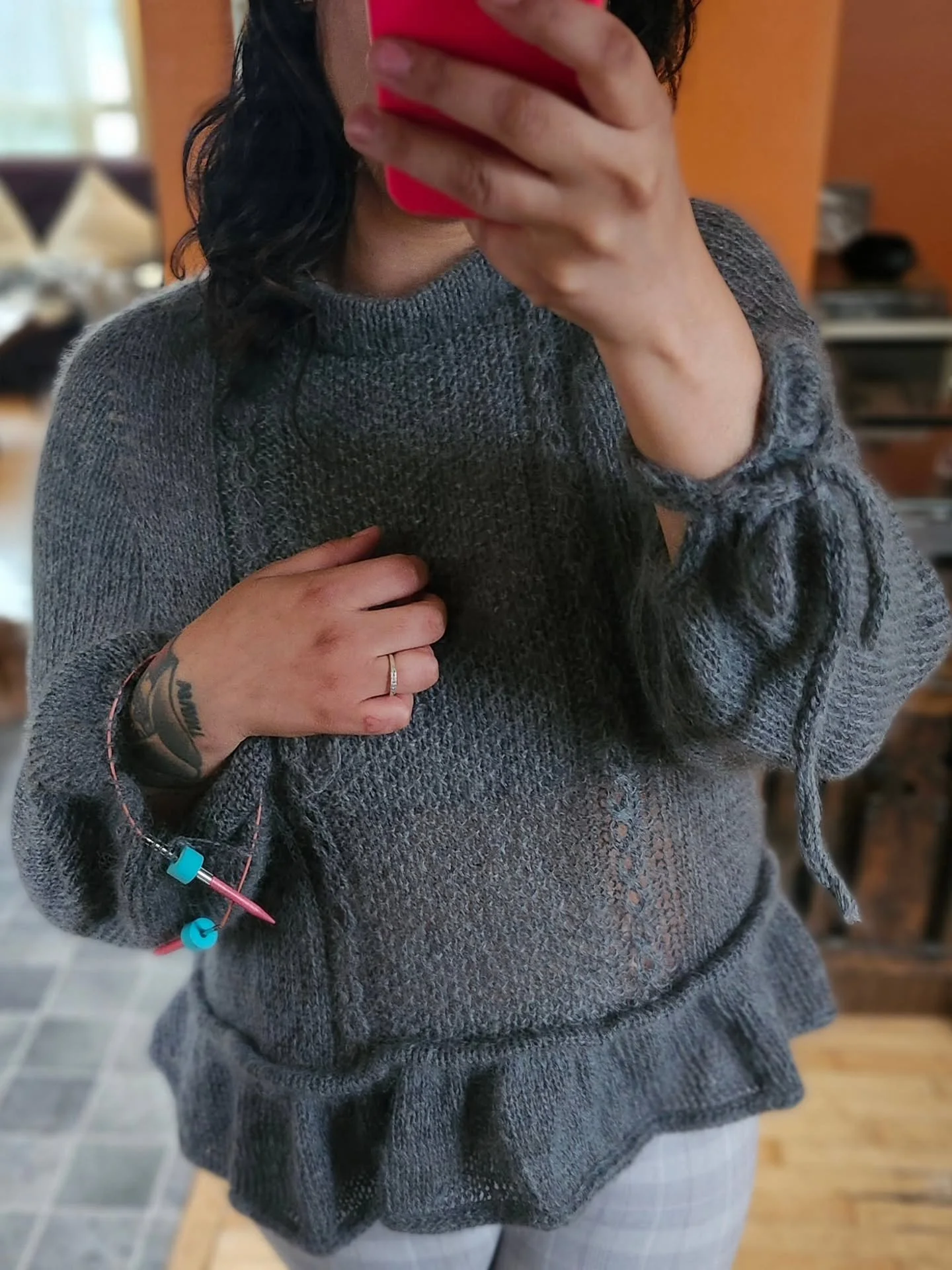 Cette blouse est l&eacute;g&egrave;re comme un tricot fant&ocirc;me... presque termin&eacute;e 👻
@julie_asselin Nurtured Fine + @bleupoussiere Nebula 💘 #augustinsno1