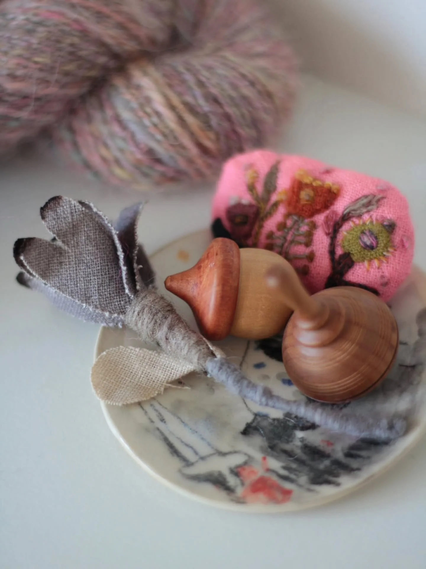 SPINDLE BINGO : Intention setting + Cozy Vibes WIP 🧚🏽&zwj;♀️

Here&rsquo;s my first entry for @spindlebingo ! This community spin-along helped me reconnect with my spindles last year so I knew I wanted to take part this year. I learned to spin on a