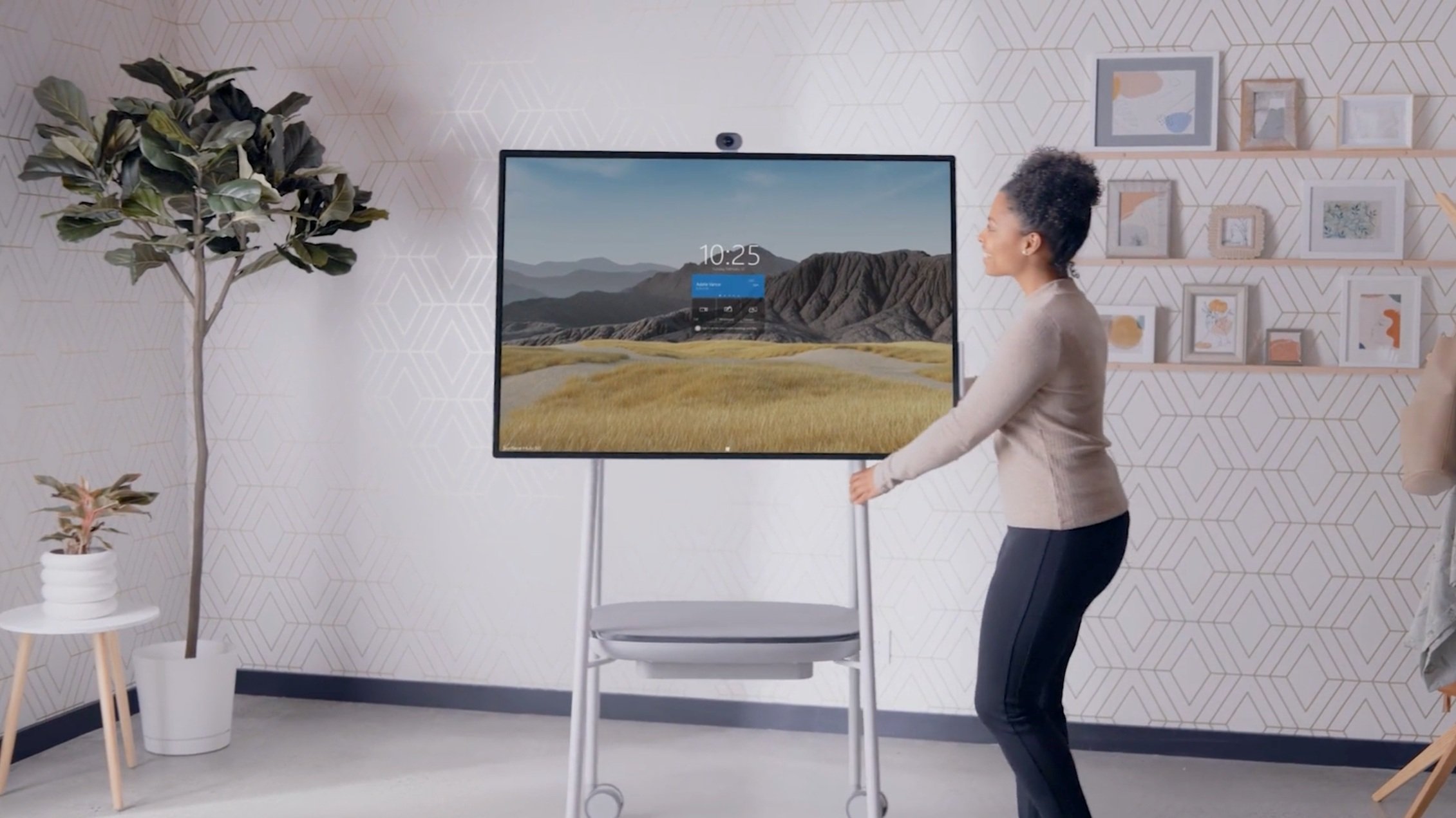 Surface Hub 2S