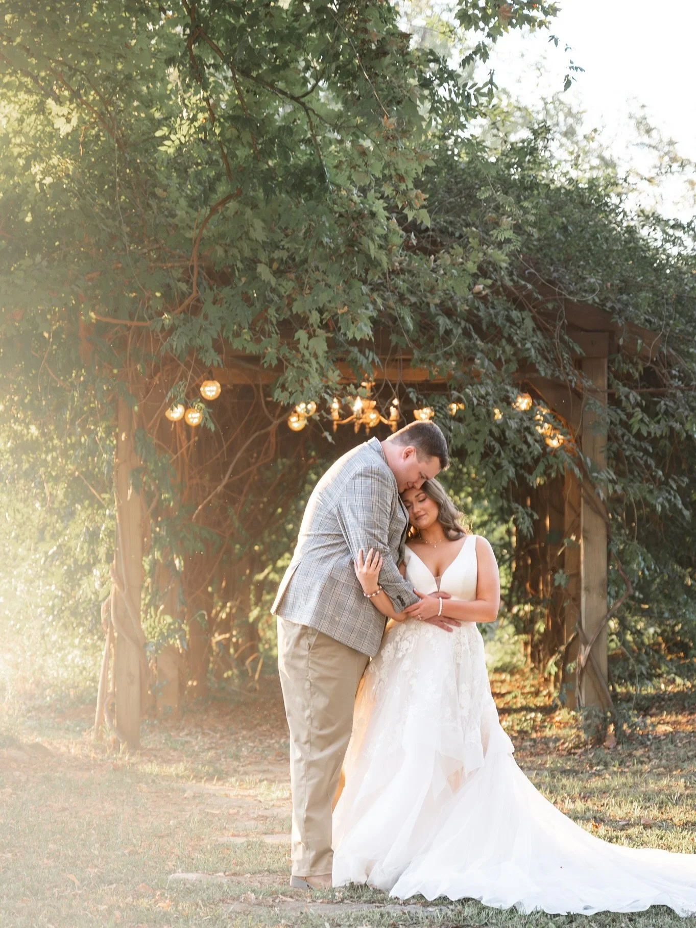 Congratulations, Mr. &amp; Mrs. Jones!

On Saturday, I had the joy of spending the day back on the farm where I grew up, Rose Marry Farms, surrounded by both familiar faces and new friends as we celebrated Brooklyn and Alex. What an absolutely beauti