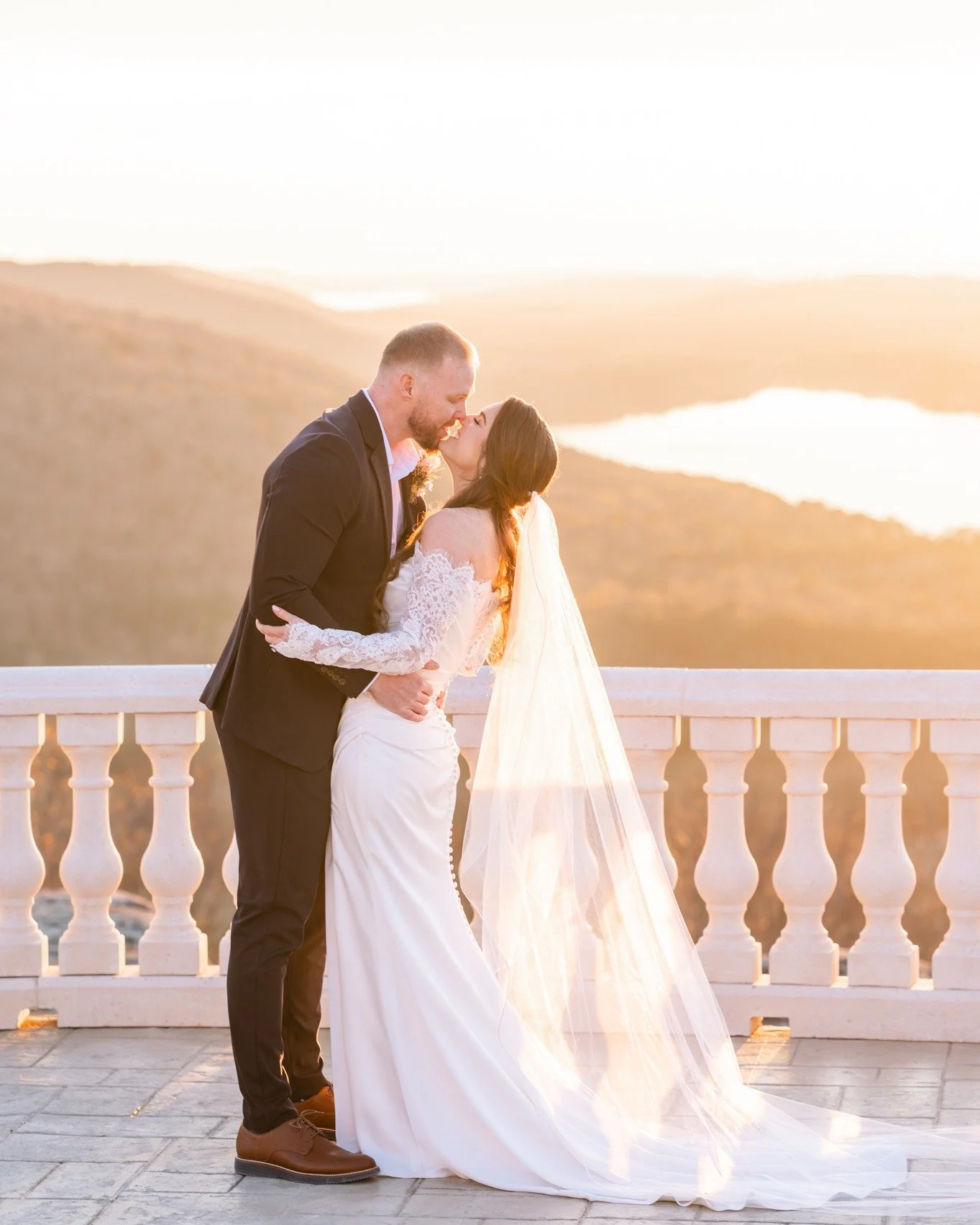 I sent this gorgeous sunset wedding gallery out last week and I&rsquo;m still swooning over these two!