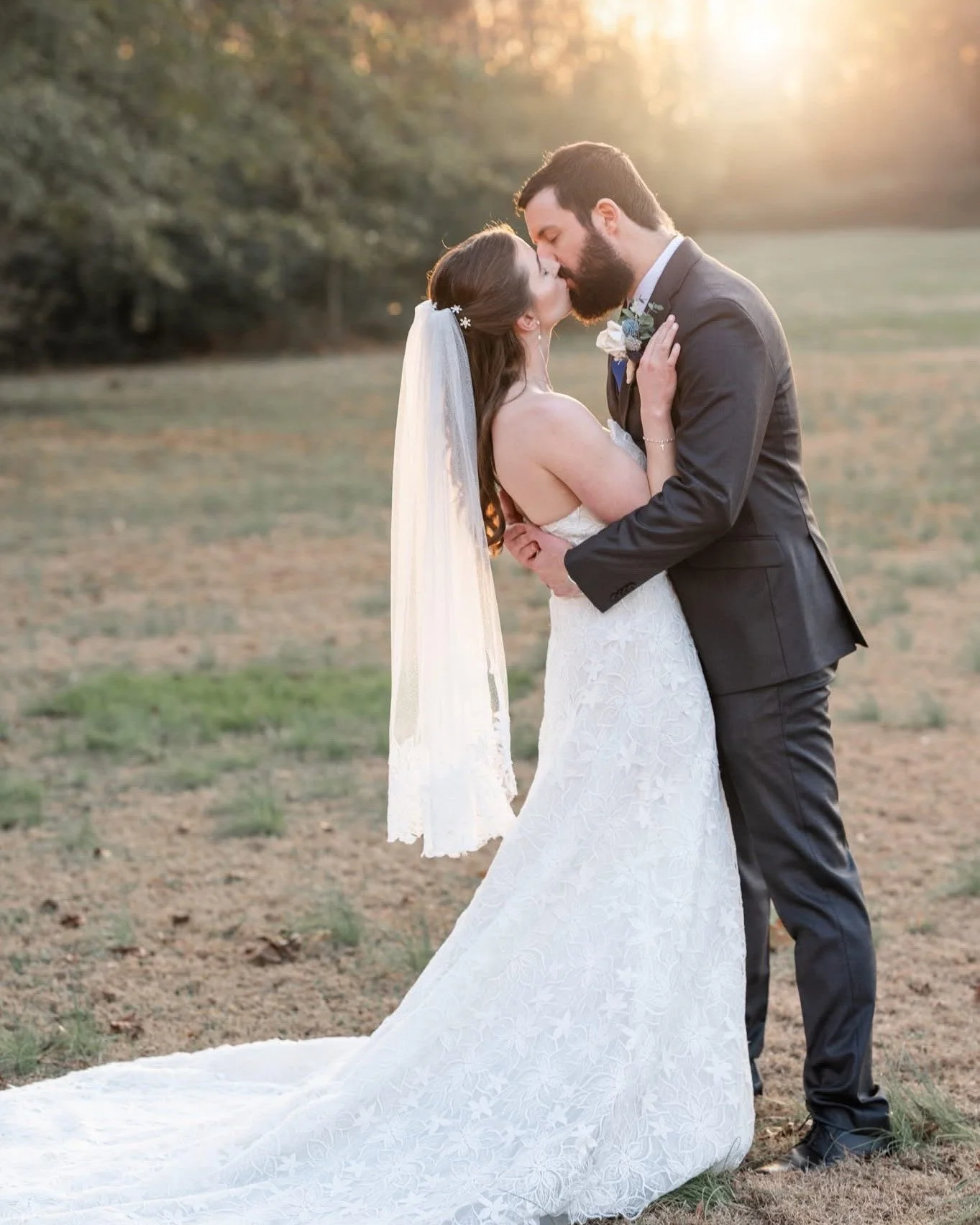 Did you know that fall and winter weddings = earlier sunsets. If you want dreamy portraits in natural light, schedule them before it gets dark. Are you more of a summer sunset or the fall golden couple?