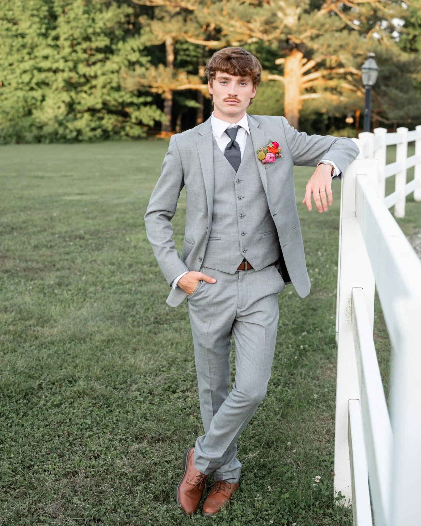 Groom portraits are more than just a quick snap. They capture your style, personality, and calm confidence on your wedding day. Relax, be yourself, and let your true self shine in front of the camera