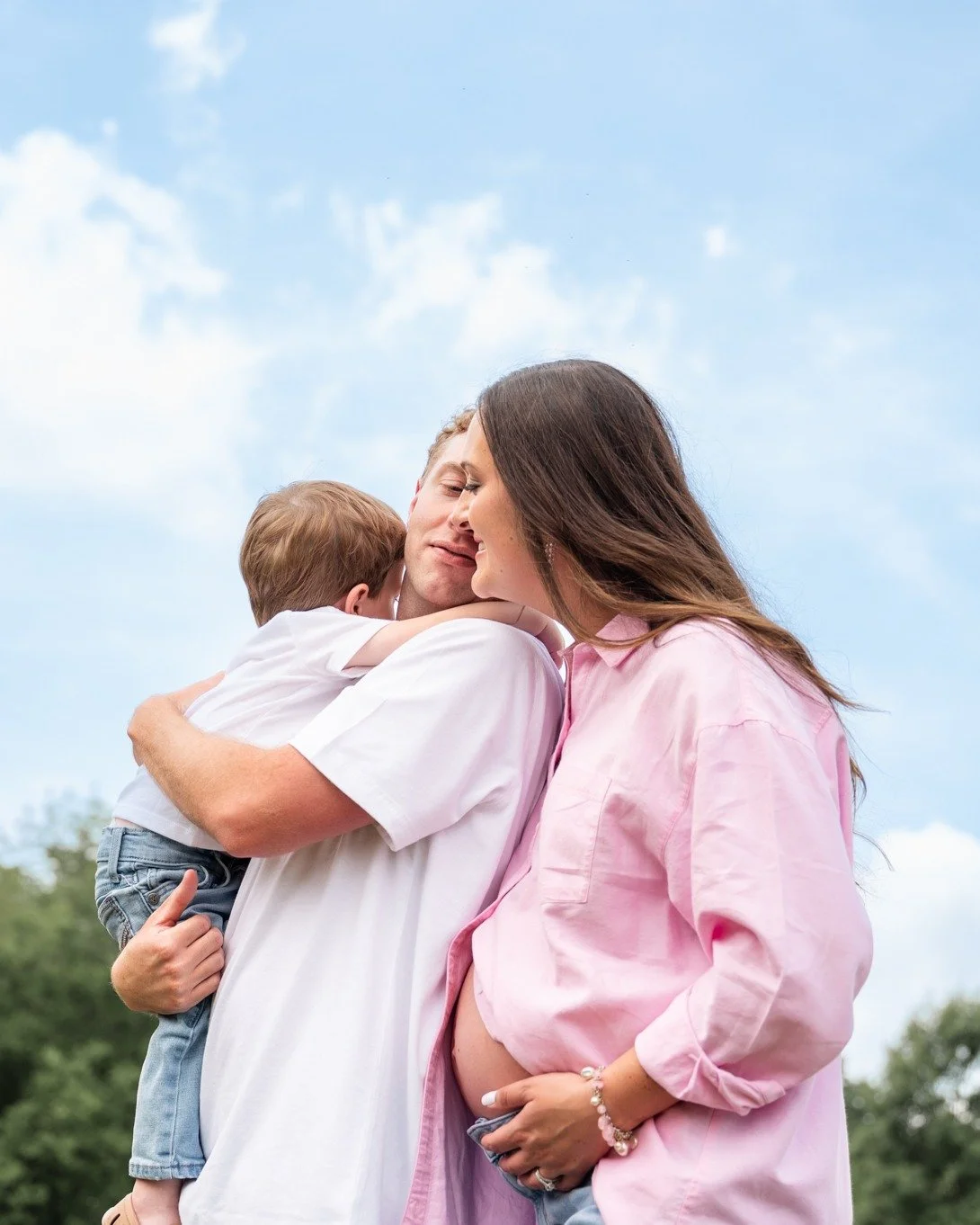 Part 2, the entire family loving on sister! 

This sweet family is growing, and I feel so grateful to be the one capturing these moments for them.

People always talk about the glow that comes with pregnancy, but I think Callyn is not the only one gl
