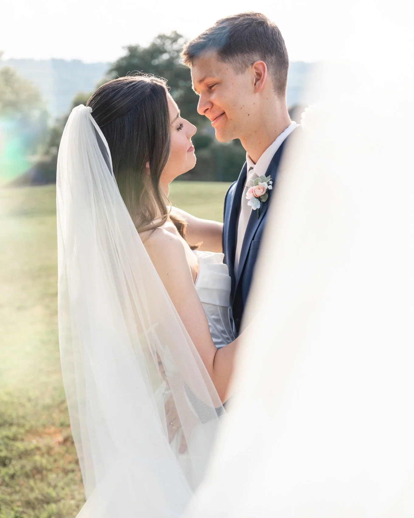 Introducing the Smiths! (Bride + Groom series)

What a lovely Saturday it was. I walked into the day knowing it would be sweet, but it exceeded every expectation. The moment Austin saw Haley coming down the aisle had everyone, including me, wiping aw