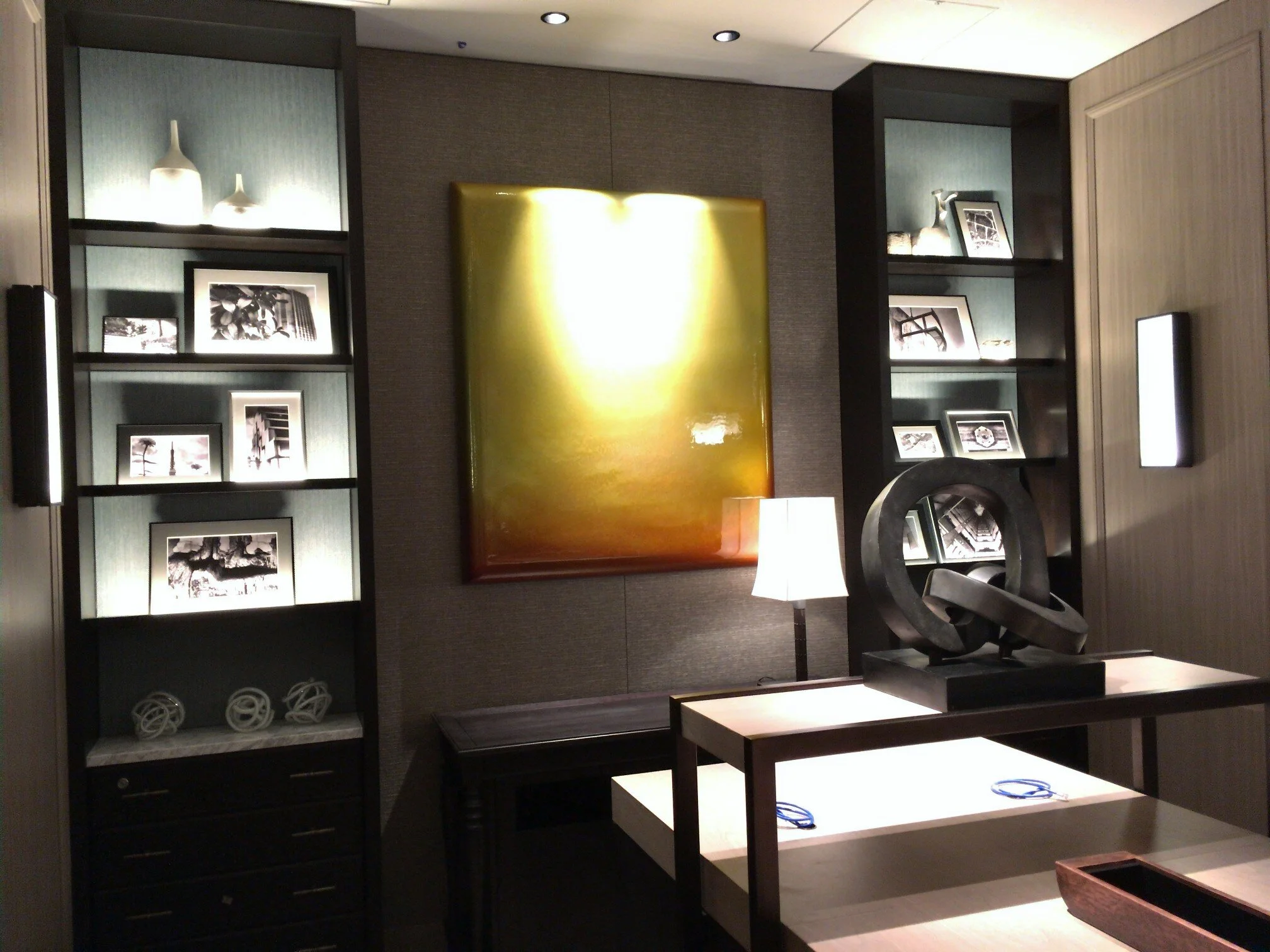 ホテルロビー・清岡正彦作品