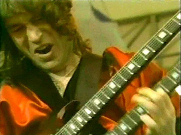 Roger Fisher burnin up the fret board at California Jam II