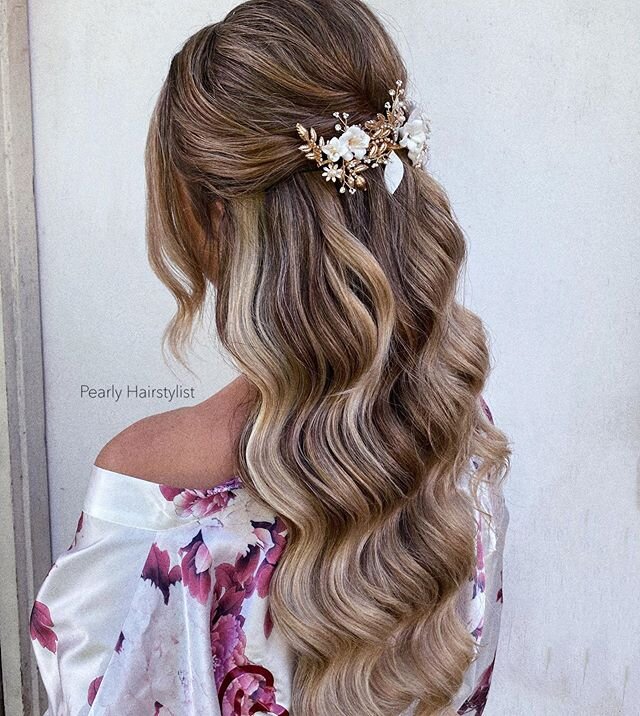 This &ldquo;Leilani&rdquo; hairpiece and Half up half down was one of my most requested hairstyle. 
Sale on accessories is continuing! Free shipping on all orders in Australia only! Shop now! Limited time only! .
.

Hair and accessories by yours trul