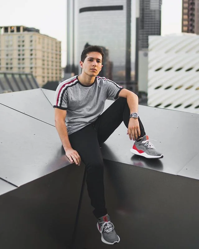 It’s getting comfortable up here
📷: @tvtsuo •
•
•
#DTLA #LosAngeles #photography #architecture #urbanshoot #rooftop #picofthemonth #DamnINeedToPostMoreOften