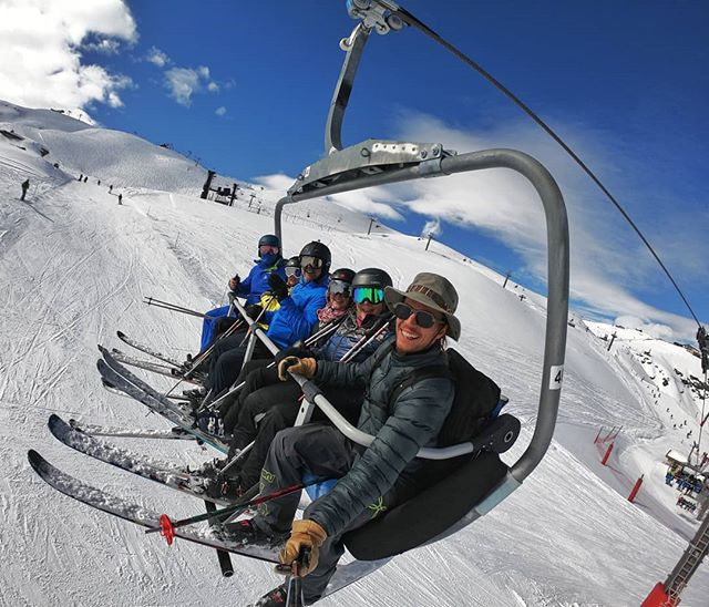 Happy groups and spring outfit! Our clients from South Africa guided by @zorrofreeski on the slopes of @valdisere are enjoying the breathtaking views gently offered by the Alps ❄️💓🌞🎿🤩
.
.
.
.
.
.
#rideyourtime #timetoski #valdisere #traveladdict 