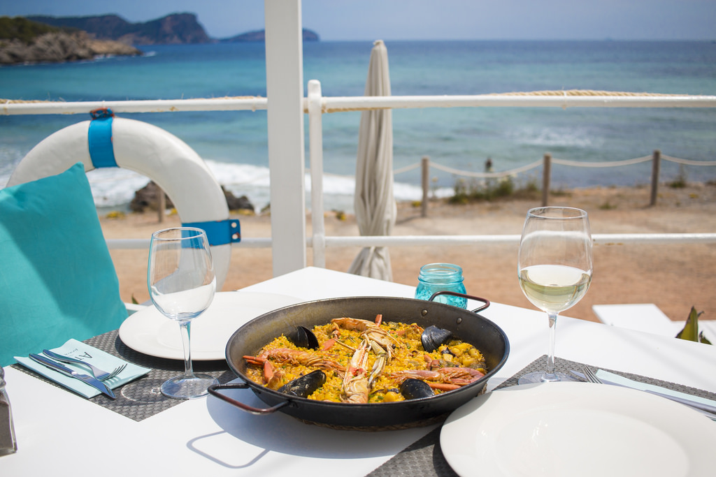 atzaro-beach-seafood-paella-2016-02.jpg