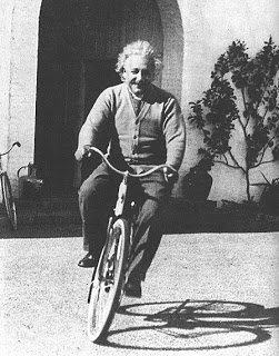 0819-einstein-riding-bicycle_sm01.jpg