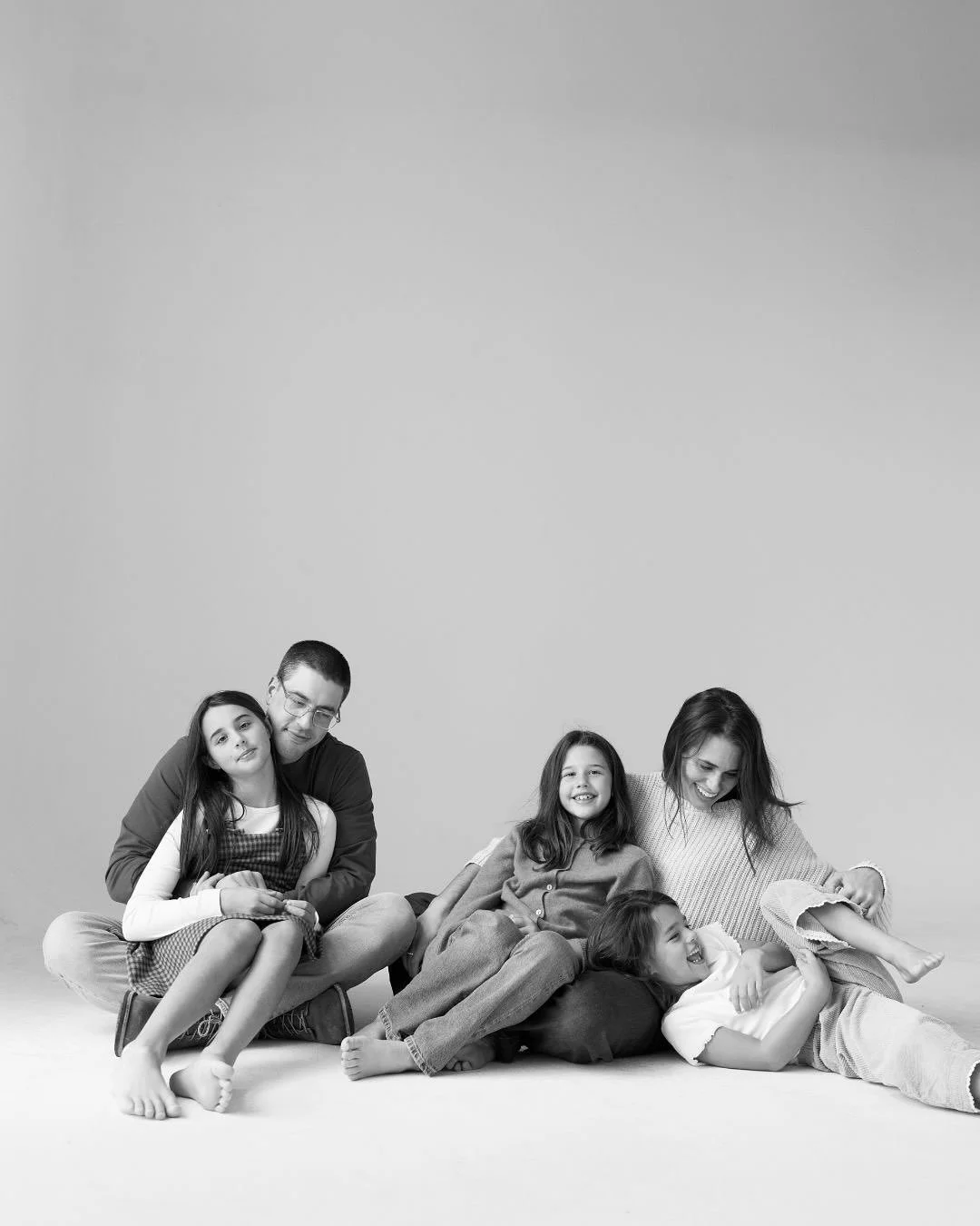 SAVE FOR SNUGGLY STUDIO INSPO! 👆🏼

ARE YOU KIDDING ME?!? How in the world is Alaina and her family so gorgeous?! Give me all the snuggly studio sessions! 

&ldquo;Moons and years pass by and are gone forever, but a beautiful moment shimmers through