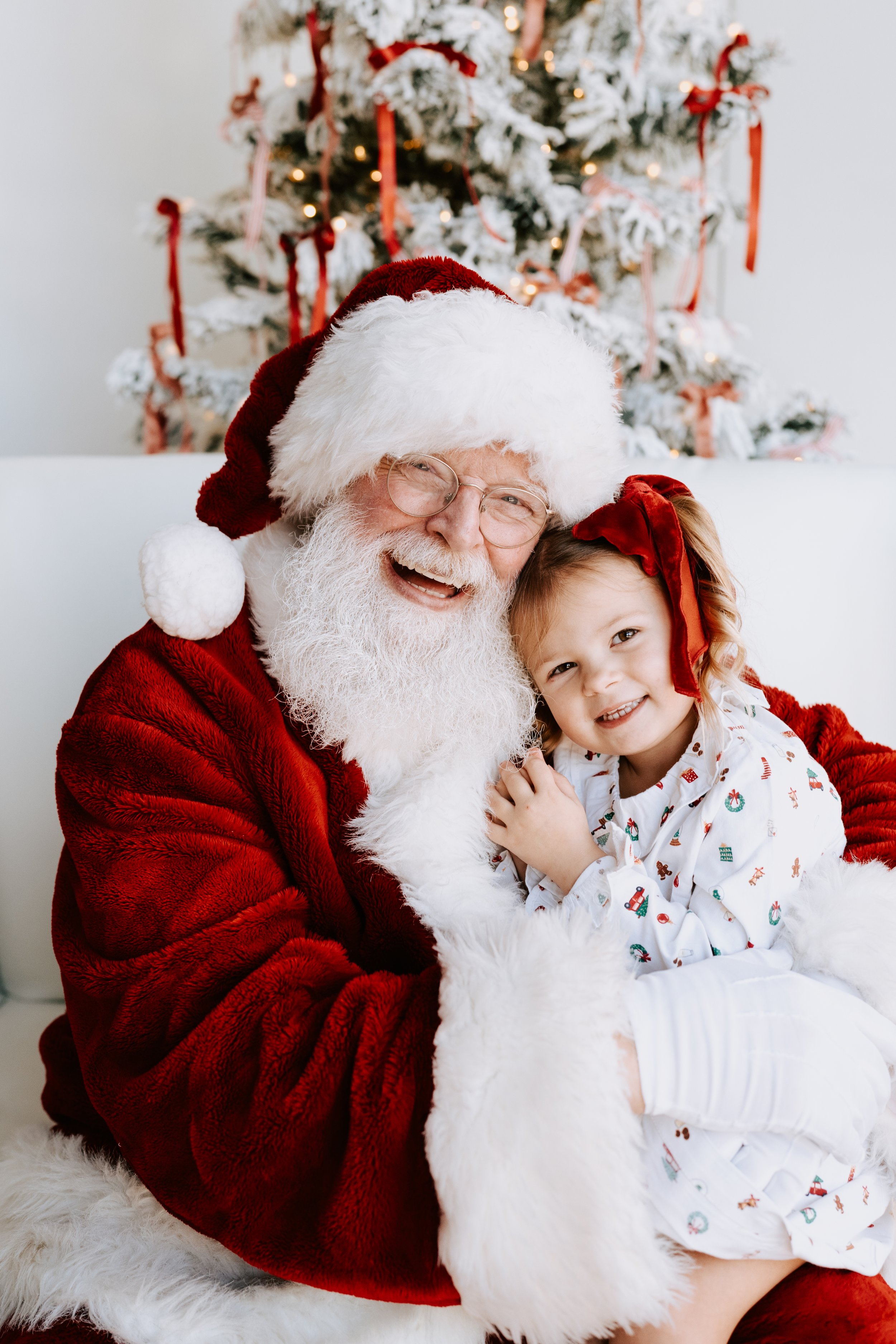 BrigetteBillupsPhotography_Santa2023_Benz-4.jpg