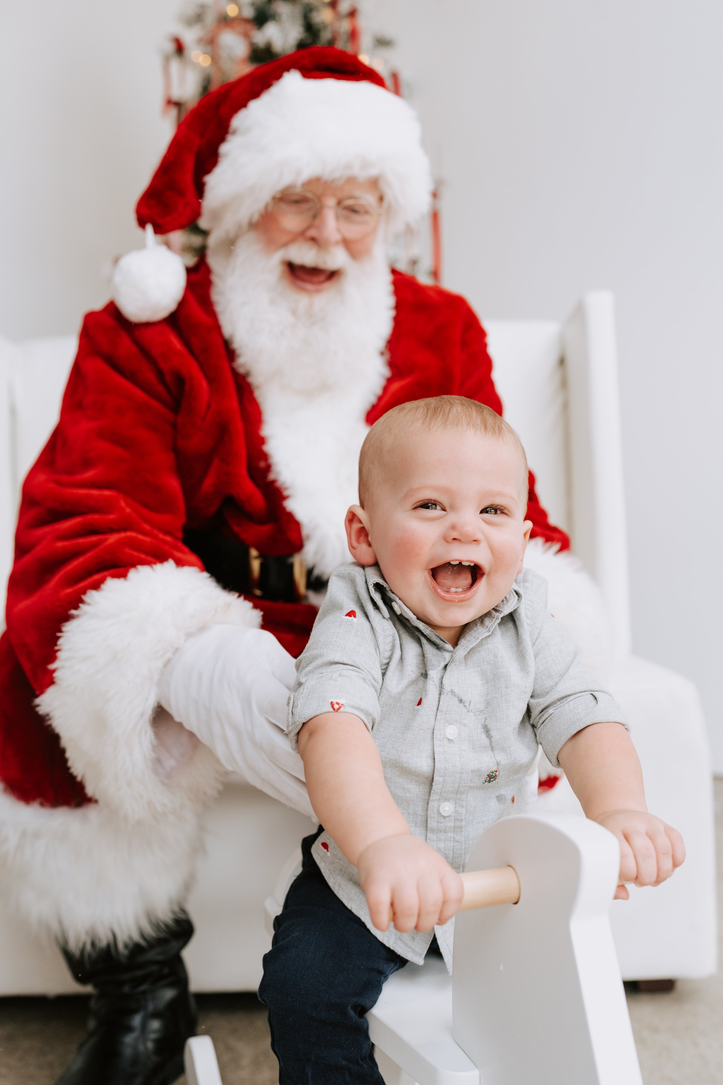 BrigetteBillupsPhotography_Santa2023_EmmettLowe-5.jpg