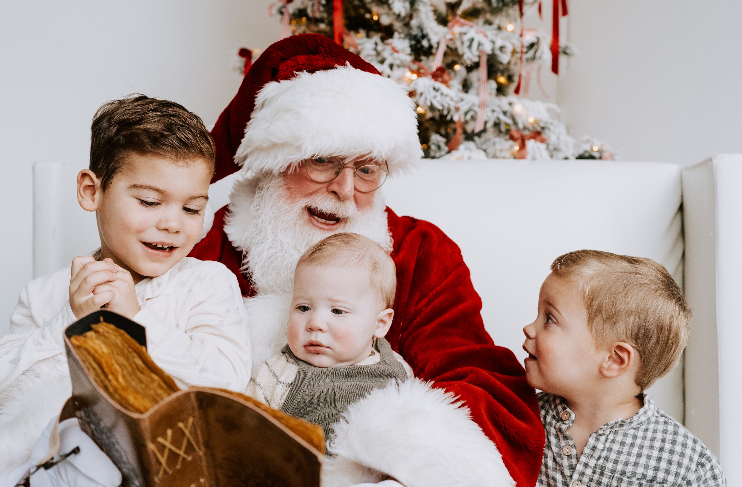 BrigetteBillupsPhotography_Santa2023_Anglin-20.jpg