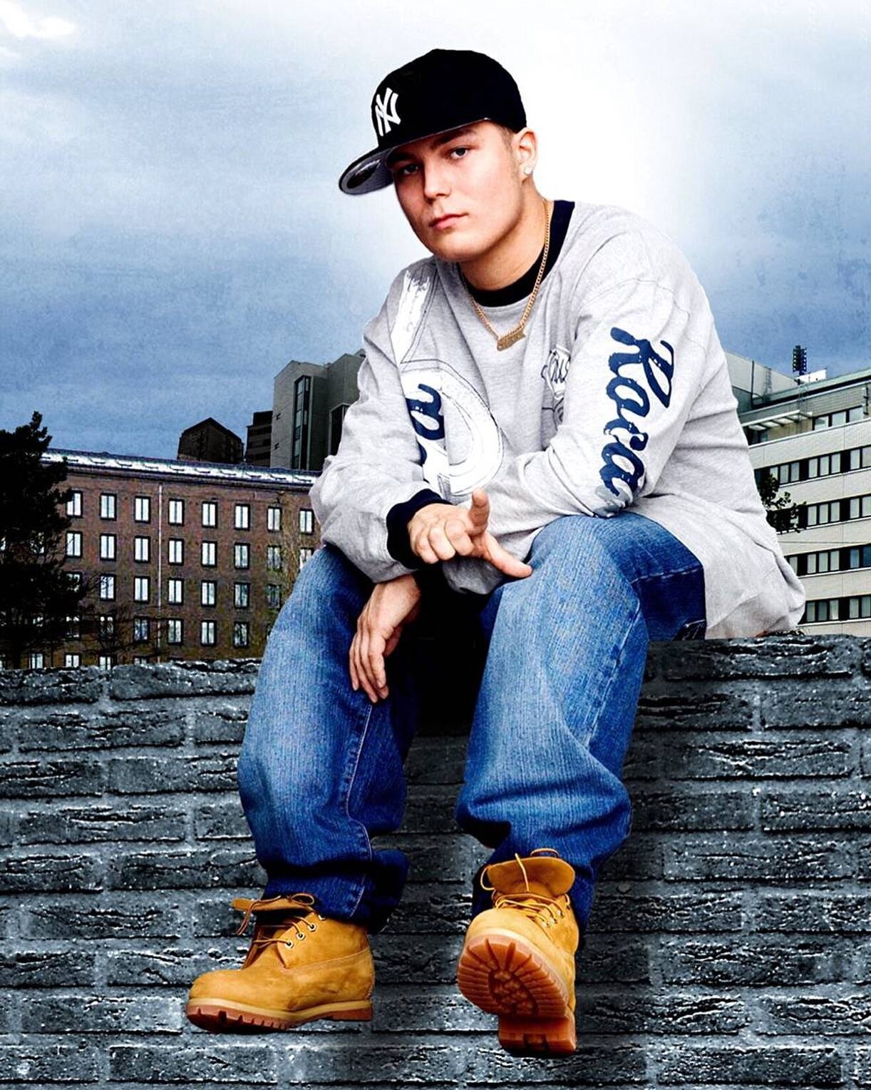 Young Cheek rocking New Era fitted, Rocawear, baggy jeans, and Timbs of course 🤝 

#HYPEND