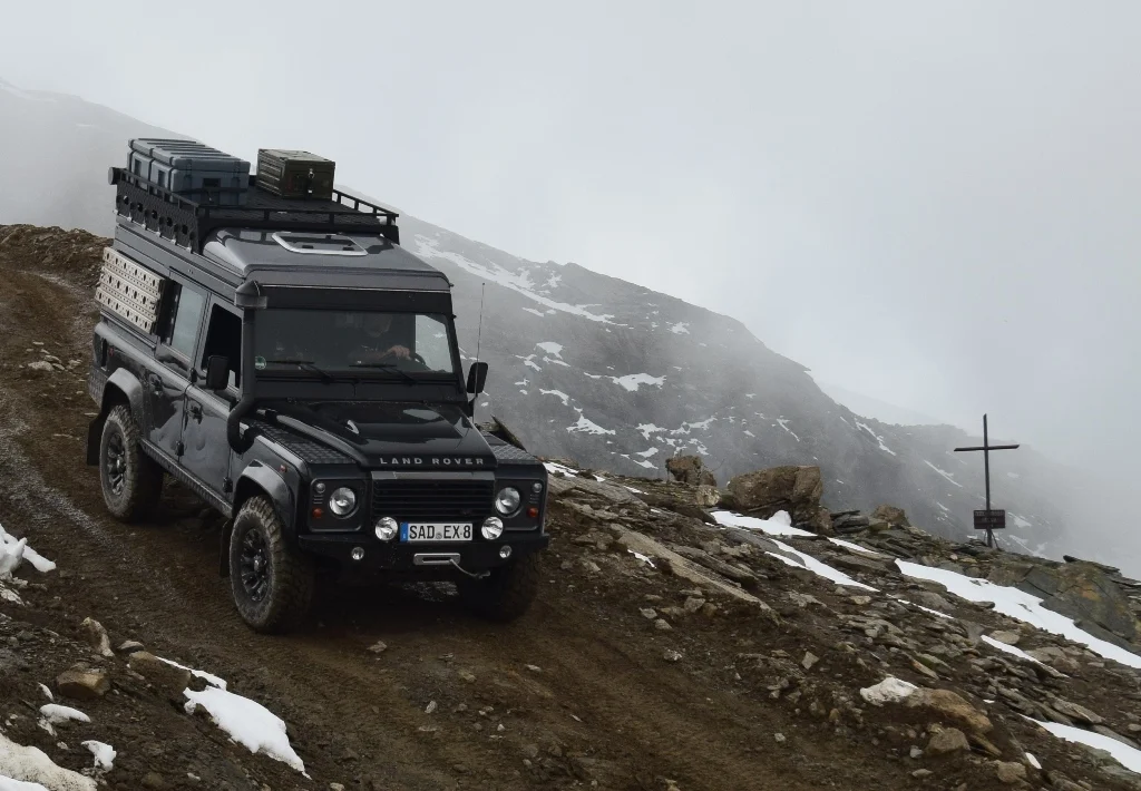 Autounfall in der Sahara. Die Allrad-Gemeinschaft verliert einen Land-Rover-Spezialisten: Amadeus Matzker