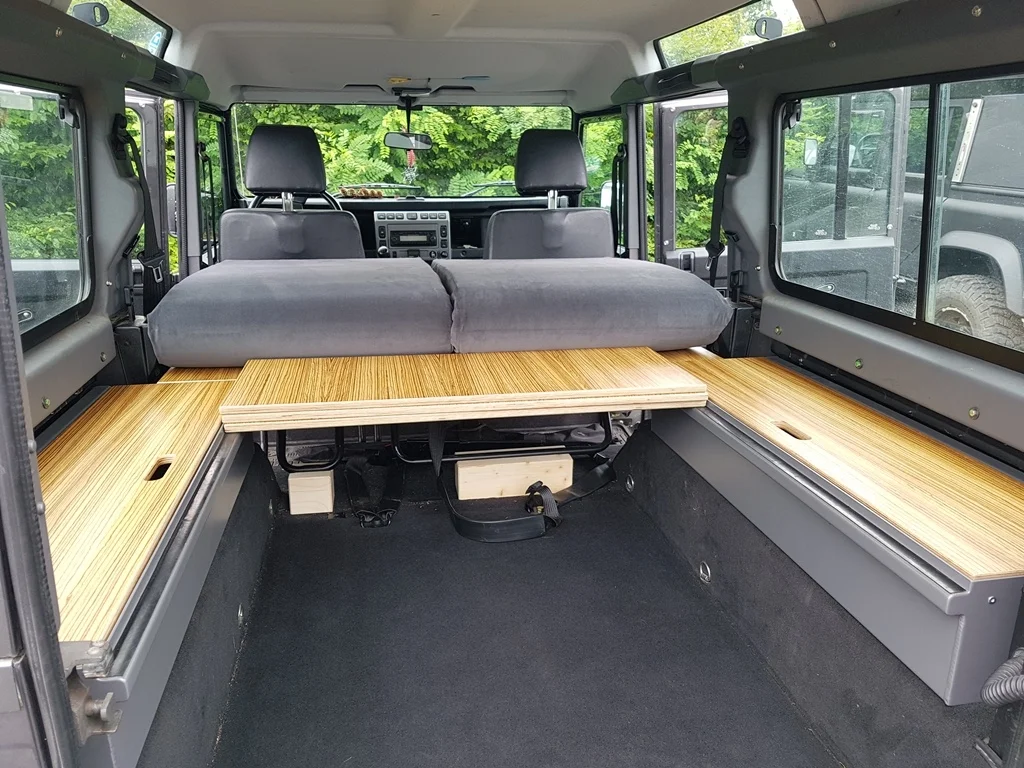 Ex-Tec_defender_td5_schlafausbau_nieder_04.jpg