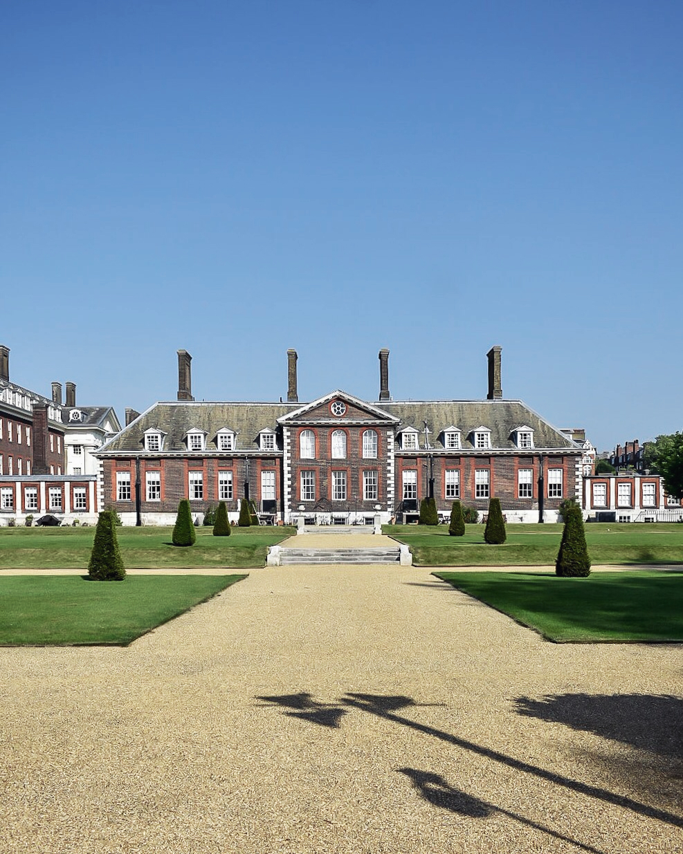 Royal Chelsea Hospital, built in 1682 and home to around 300 British Army veterans (“Chelsea Pensioners”)