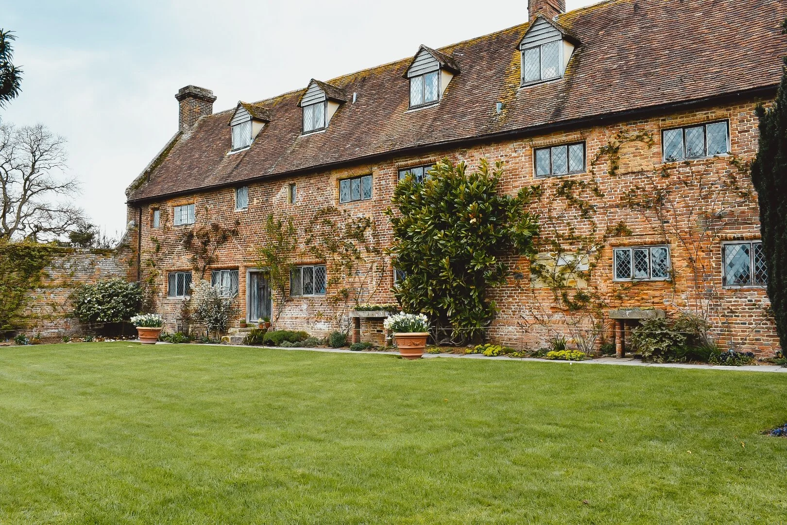 Spring at Sissinghurst — Skye O'Neill