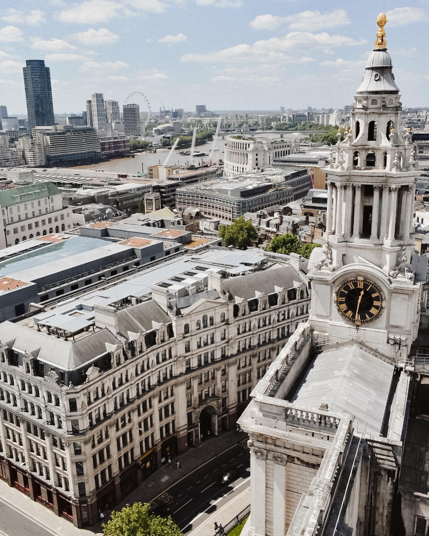 Exploring St Paul&rsquo;s Cathedral with @getyourguide &mdash; a platform that allows you to book unforgettable experiences within the UK.
St Paul&rsquo;s is one of London&rsquo;s most beautiful and iconic landmarks and I&rsquo;d never climbed to the