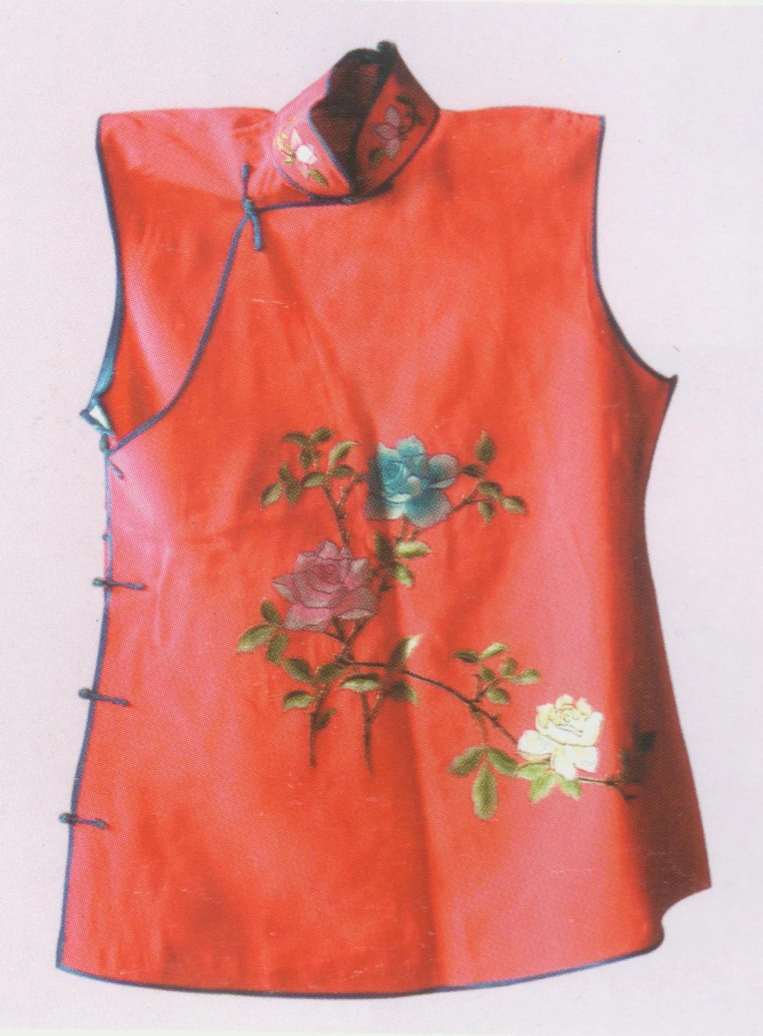 Small Red Waistcoat Costume, also known as “red livery for solders” ( hong zu kan ). It has a round neck and a distinctive Chinese jacket buttons down the front (i.e. duijin ). It is embroidered with flowers in round frame and its matching frets, ancient coins and dragons. It is made of red satin and edged with coloured-cloth. The inside surface which is made of a yellow cloth with black tiger-skin pattern can be turned outwards as the outside surface – in other words, the waistcoat is a reversible. The small red waistcoat is usually worn by walk-on roles, such as Xi Xiaojun in The Snow Jade Cup and Da Gui in The Nine-Lotus Lattern .