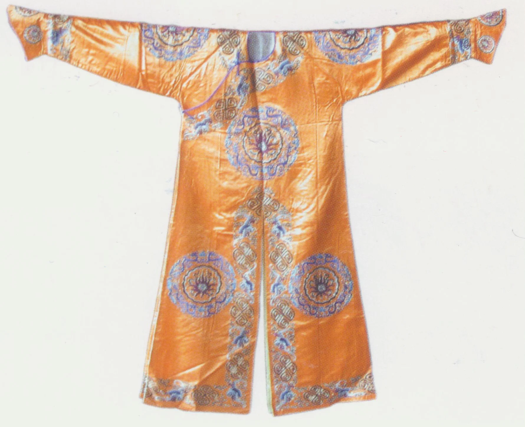 Archer Robe Costume, a flimsy military uniform. There two types of arrow robes: plain and coloured. The plain one is marked by its round neck, buttons on the right ( dajin ) and U-shaped cuffs. This hemmed robe has inner lapels and long slits in the middle of the front and back. It mainly uses soft satin cloth of purple, red, black, green, blue, etc. Sometimes, it is also made of cyan cloth, worn by bailiffs in a yamen (government office in feudal China), for example, Diao Nanlou in The South Chamber and the bailiffs in The Story of Selling Horses . The coloured archer robe resembles the plain one, except for its additional triangle-shaped collar, waist band, buckles and other ornaments. The edges of its lapel, neck and slit are all trimmed with two-inch wide lace embellished with small floral patterns. Important parts including the chest and the back are embroidered with big flowers in round frame. Colours including pink, light green, white, black, green, purple and red are widely used for this type. In the Act “Assigning Tasks” of The Phoenix Mountain , for example, Jiang Huayou wears a light green archer robe and La Huazuo wears a pink one.