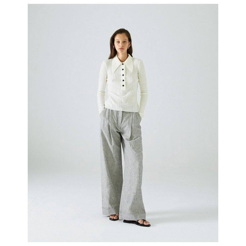 🤍#cottonlinen #madeinspain 🤍 Wide leg tailored trousers with deep pleats in two-tone linen mesh fabric! @diarte 
&mdash;&mdash;&mdash;
#rytzbern #conciousfashion #ecofashion #slowfashion #fashionblogger #kramgassebern
