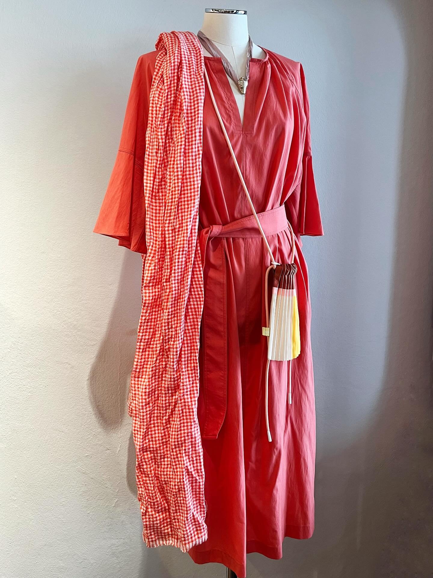 💞 ready for a Summer Dance!
&mdash;&mdash;
#summerdress @cusbarcelona 
#linenscarf @apuntob_official 
#shelljewellery @p.nina_collection 
&mdash;&mdash;&mdash;
#rytzbern #slowfashion #madewithlove #madewitcare #oodt #fashionblogger #kramgassebern #o