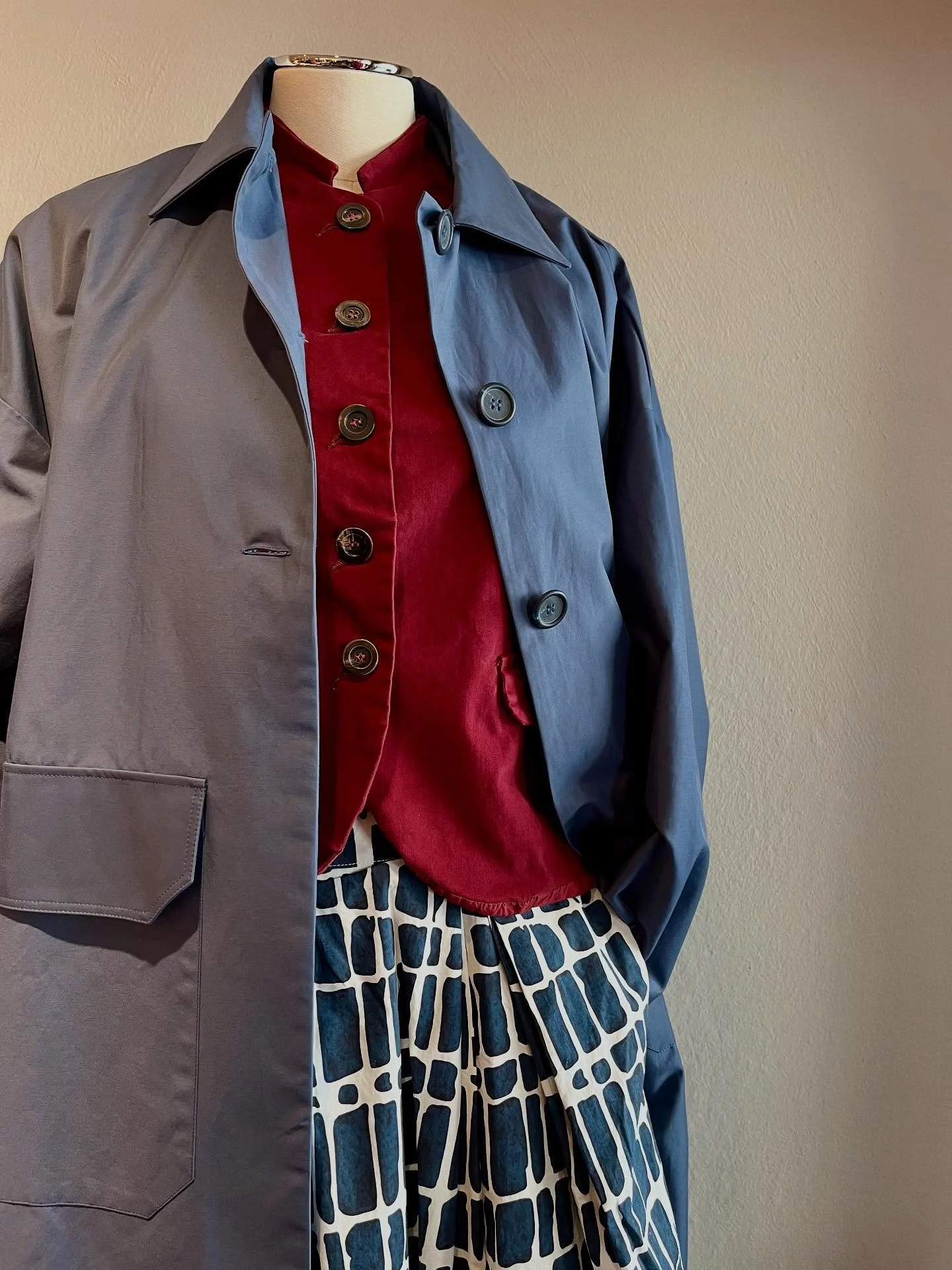 Ready f&uuml;r den Midseason - Style! 
Herbstluft &hellip;.Farbenpracht f&uuml;r im Kleiderschrank! 🍂 #weloveit 
@hannohwessel 
&mdash;&mdash;&mdash;&mdash;
#slowfashion #rytzbern #boutique #oldcityofbern #madewithlove #madewihcare