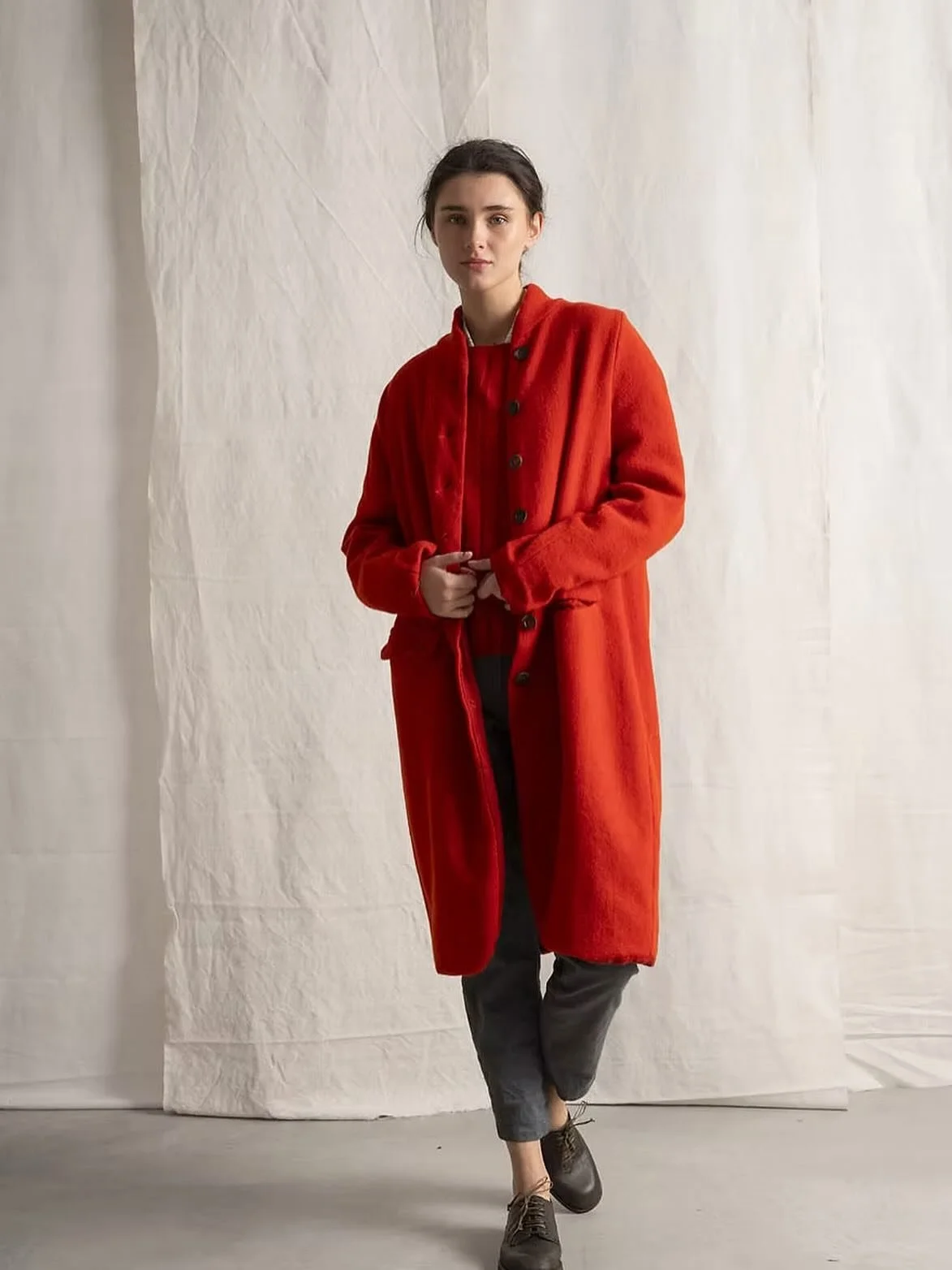 🤍#handwoven ! Harris-Tweet ist eine
handgewebte Form des Tweeds aus reiner Schurwolle, die laut Gesetz nur auf den &Auml;u&szlig;eren Hebriden Schottlands hergestellt werden darf. @harristweedauthority 
@hannohwessel 
&mdash;&mdash;
#slowfashion #ma