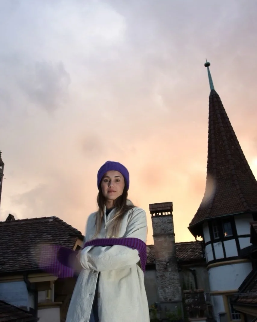 🤍eine neue Woche, ein junges Jahr - auf viele kleine Wunder ✨

#wearehappytowelcomeyou 
&mdash;&mdash;&mdash;
Coat @hannohwessel 
Hat and scarf @franziskaluethy_knitwear 
&mdash;&mdash;
photography @tim.davoli 
Model @luna.naema 
Idee @arletteschnei