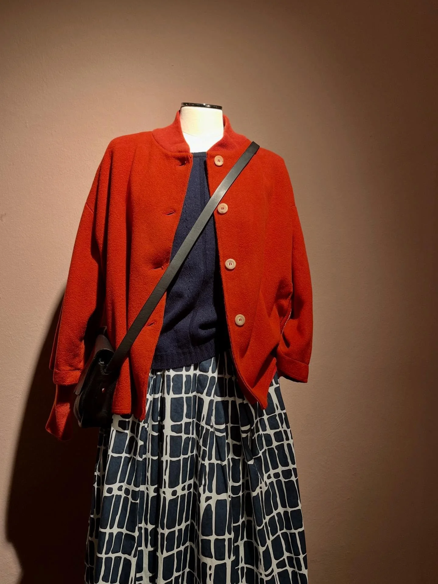 🤍January is the month for dreaming!

 - Jean Hersey 
&mdash;&mdash;&mdash;
#madeinitalywithlove 
#winteroutfit @hannohwessel warm and cozy 
&mdash;&mdash;&mdash;
Wahre Sch&ouml;nheit  bestimmt sich selbst!
#rytzbern  Slow Fashion #oldcityofbern 
&md