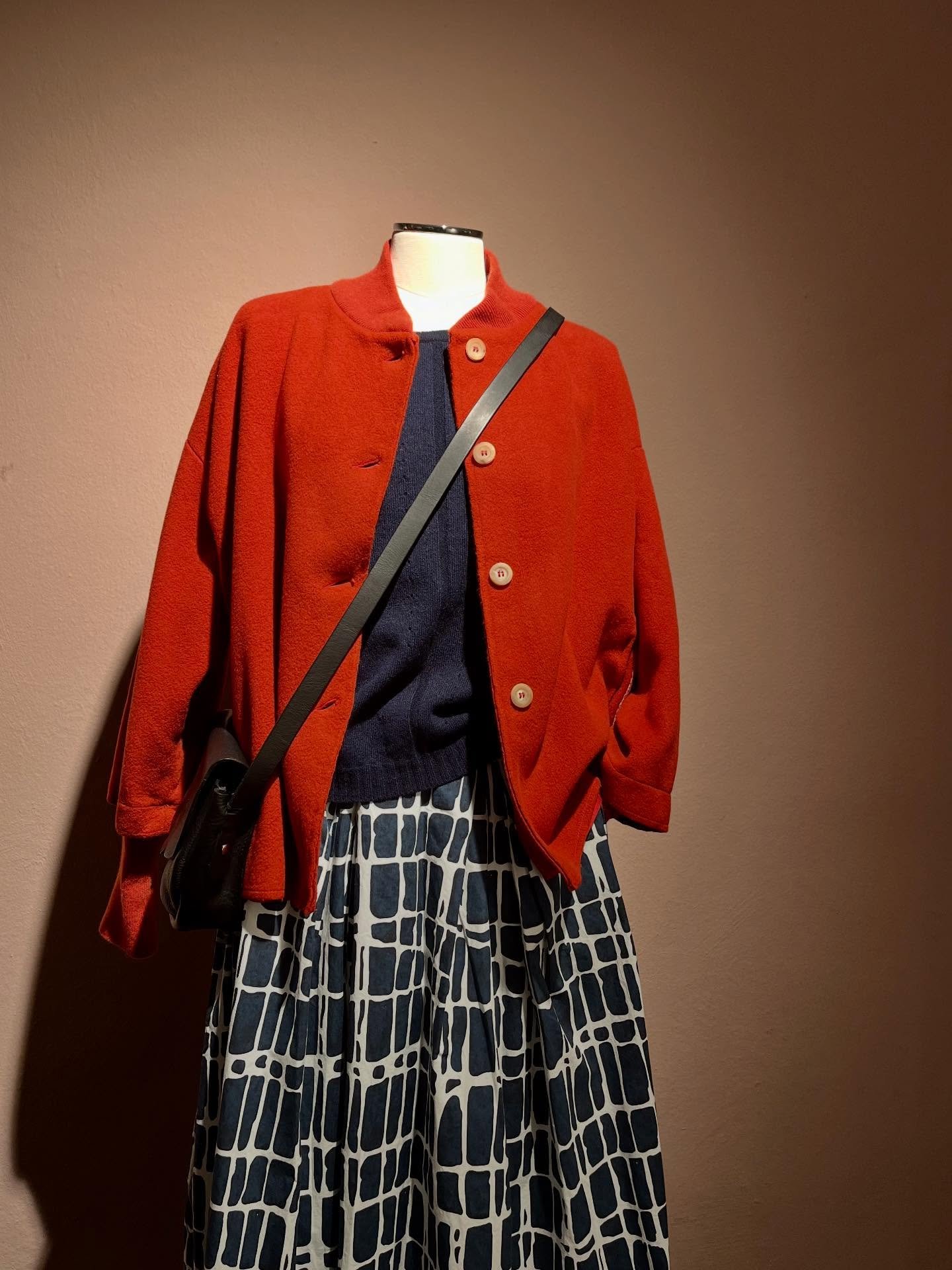 🤍January is the month for dreaming!

 - Jean Hersey 
&mdash;&mdash;&mdash;
#madeinitalywithlove 
#winteroutfit @hannohwessel warm and cozy 
&mdash;&mdash;&mdash;
Wahre Sch&ouml;nheit  bestimmt sich selbst!
#rytzbern  Slow Fashion #oldcityofbern 
&md